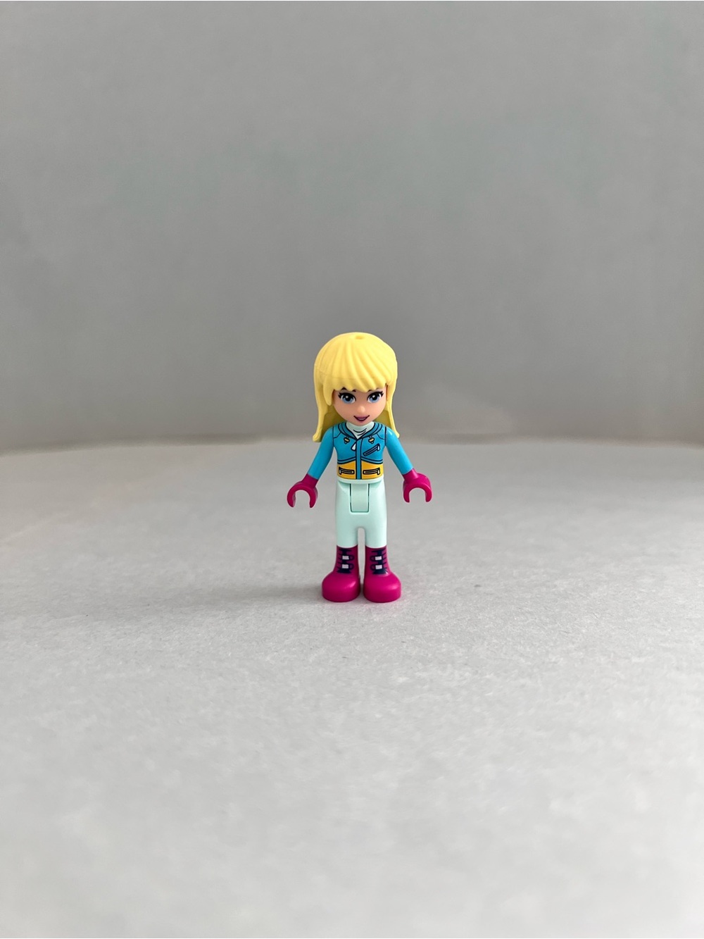 LEGO Friends Stephanie mini-doll figure
